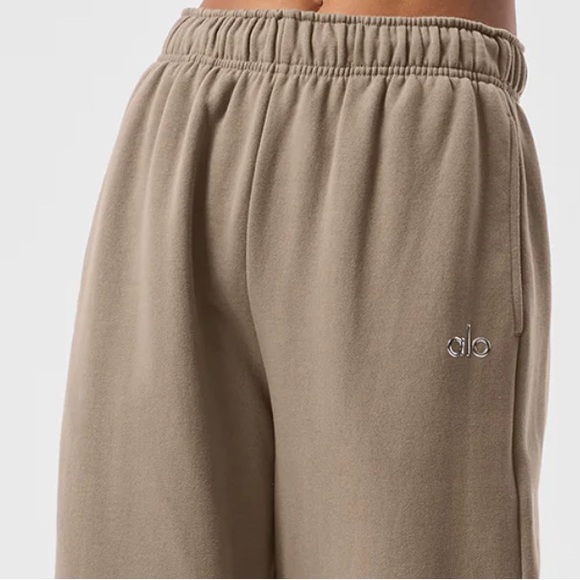 ALO Yoga Pants - Alo yoga sweat pants 🤎
